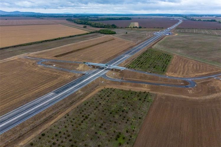 Slika /slike/foto 10_25/foto KORIDOR VC 7-10_25/nsl KORIDOR VC 7-10_25.jpg